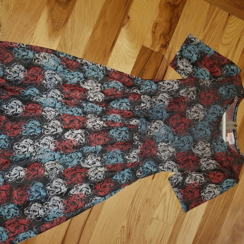 Lularoe amelia size small